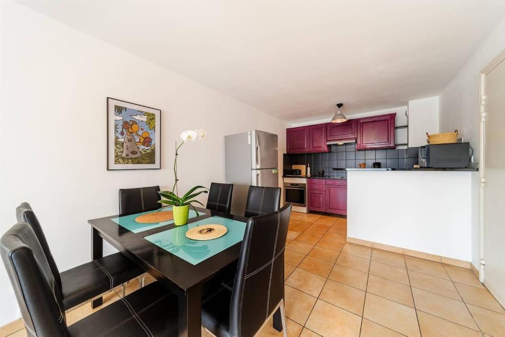Jade - Appt 2 Chb - 4 Personnes - A 200 M Du Lagon De Saint-Pierre - Residence Avec Belle Piscine Et Parking Prive - Sur Le Front De Mer Et A 2 Pas Du Centre-Ville De St-Pierre מראה חיצוני תמונה