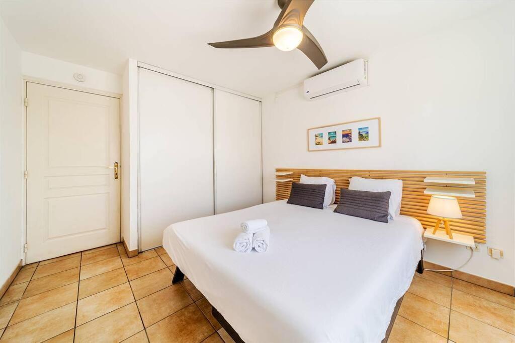 Jade - Appt 2 Chb - 4 Personnes - A 200 M Du Lagon De Saint-Pierre - Residence Avec Belle Piscine Et Parking Prive - Sur Le Front De Mer Et A 2 Pas Du Centre-Ville De St-Pierre מראה חיצוני תמונה